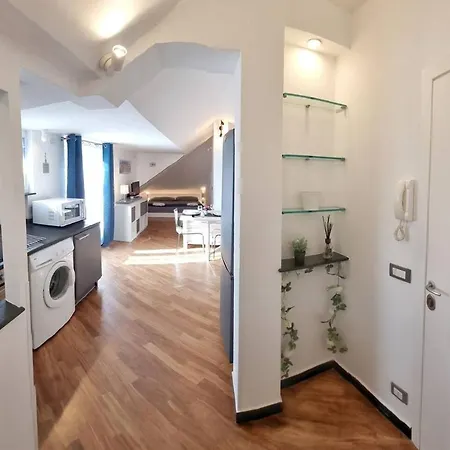 Apartment Mansarda Azzurra, 8 Min Dal Mare, 3 Min Dall'ospedale Pediatrico Genoa