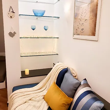 Apartament Mansarda Azzurra, 8 Min Dal Mare, 3 Min Dall'ospedale Pediatrico